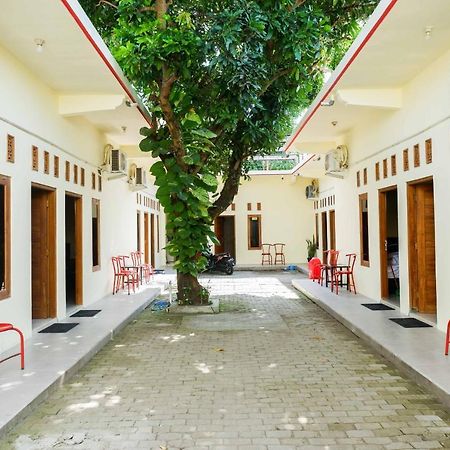 RedDoorz @ Umbul Ponggok Waterpark Klaten Bagian luar foto
