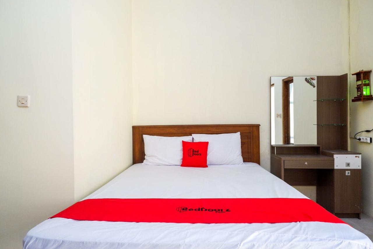 RedDoorz @ Umbul Ponggok Waterpark Klaten Bagian luar foto