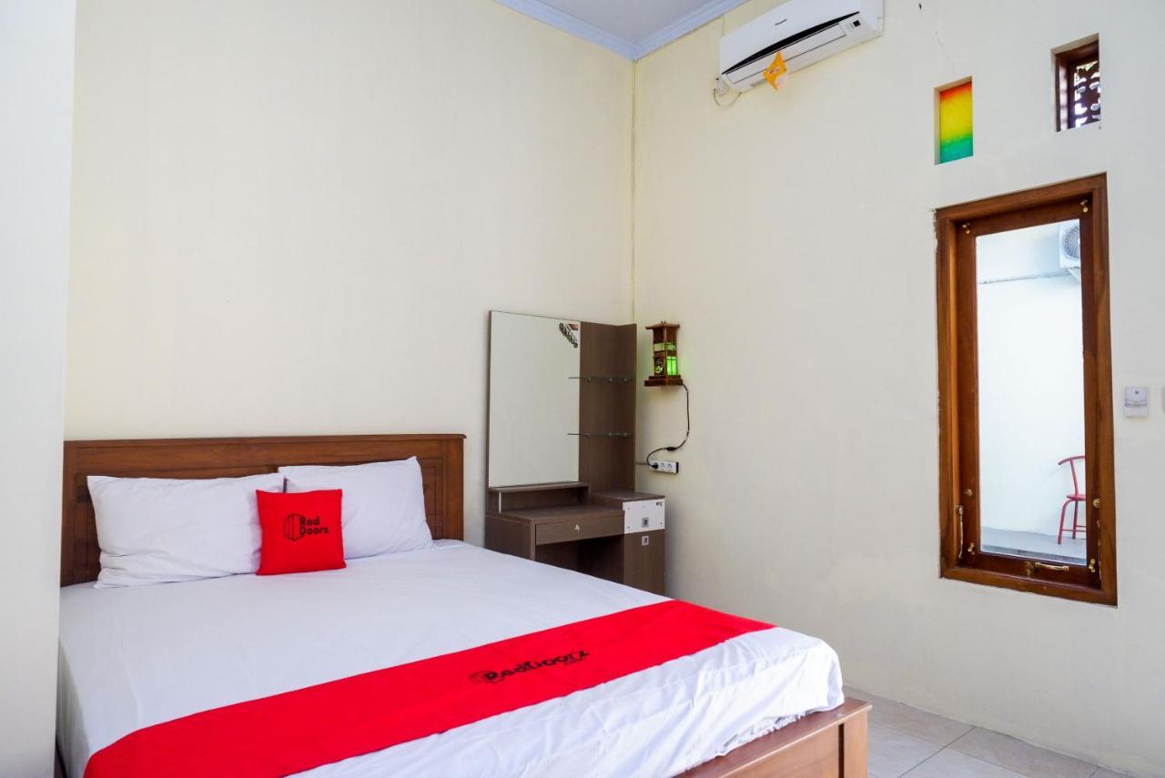 RedDoorz @ Umbul Ponggok Waterpark Klaten Bagian luar foto